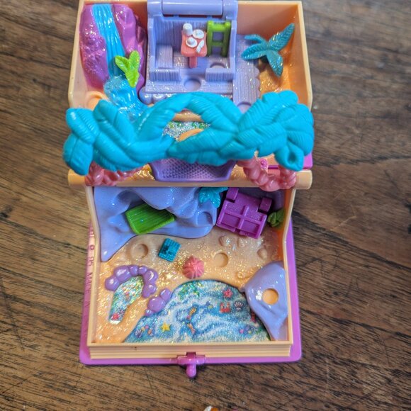 Polly Pocket Enchanted Storybook Glitter Island - Picture 2 of 6